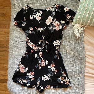 American Eagle Floral Romper Size Small